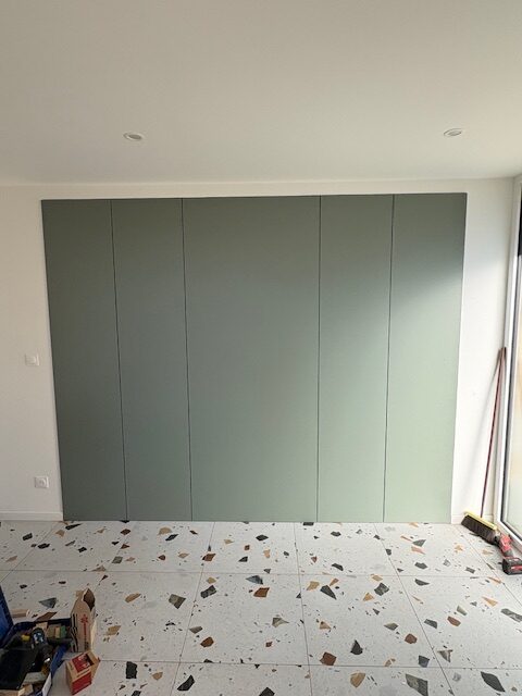 Dressing porte dissimulée 1